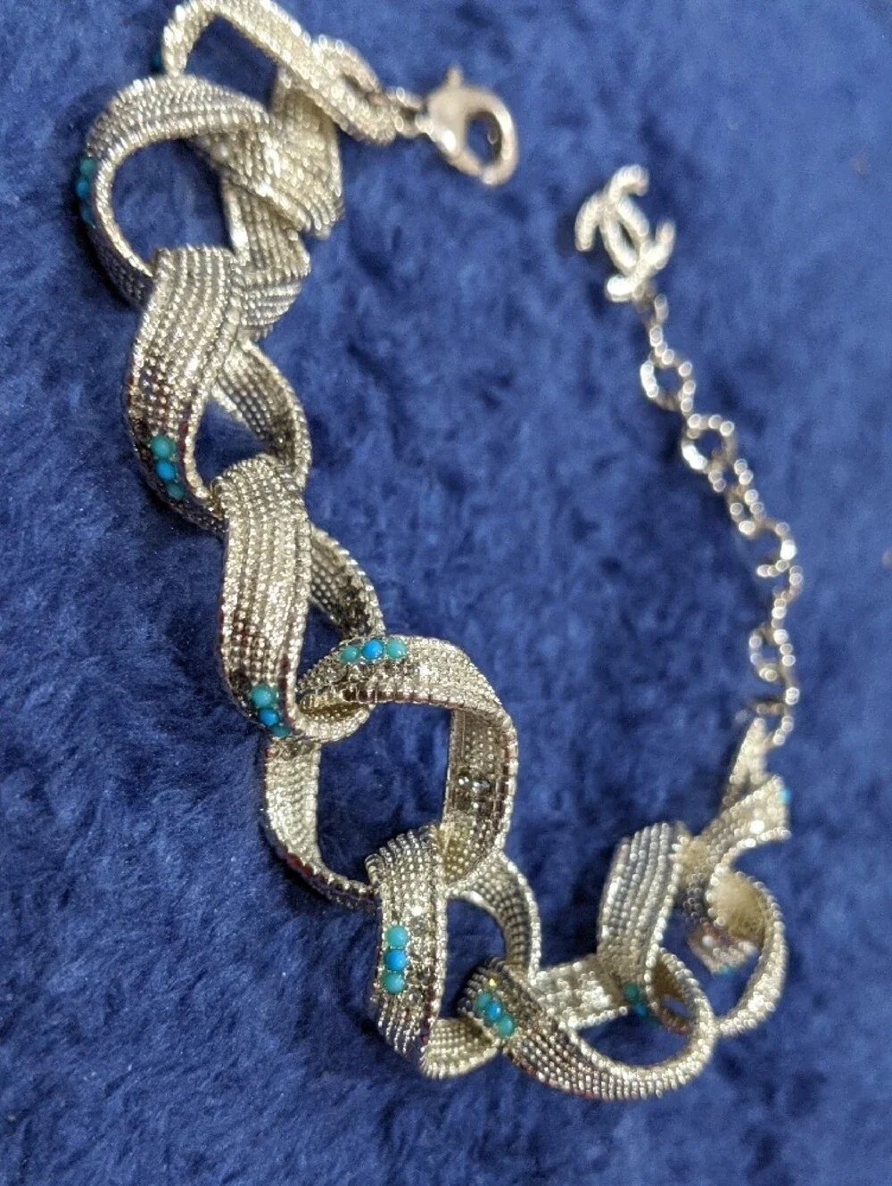 Modern Lux Fashion Silver Chain Bracelet with Turquoise Accents